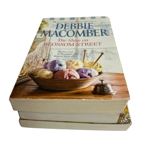 Debbie Macomber Fiction Books/Novels Lot/3 Trade Paperback Romance/Contemporary - Picture 4 of 8